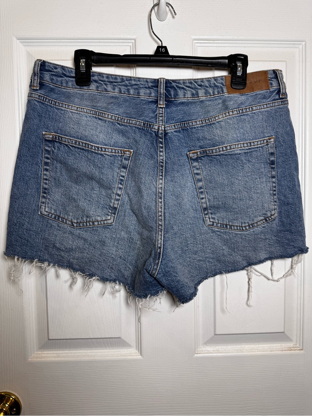 Topshop Mom Denim Cutoff Shorts Light Wash Distressed Raw Hem Size 14 - Picture 10 of 10